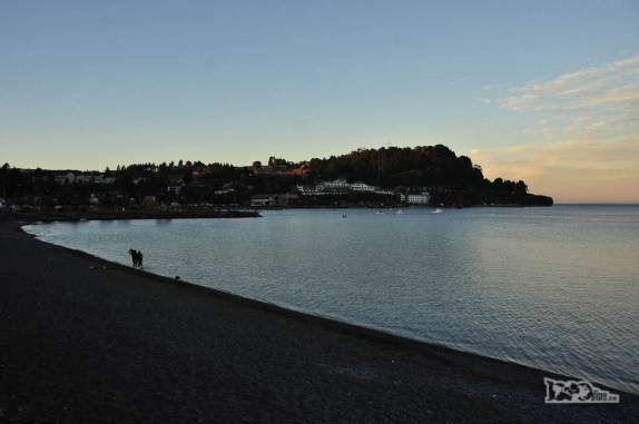 Praia do lago Llanquihue, em Puerto Varas, no sul do Chile